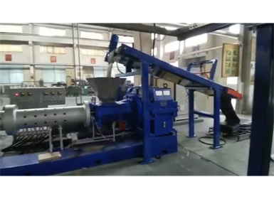 200銷釘冷喂料擠出機(jī)，擠出橡膠履帶