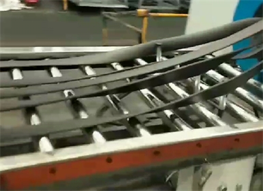 XJDP-220x14D銷釘抽真空（排氣）冷喂料擠出機，擠出平板硫化機、橡膠注射機用的密實無氣泡預成型膠條的工作視頻。
