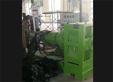150銷釘擠出機(jī)擠出胎面—出口東南亞